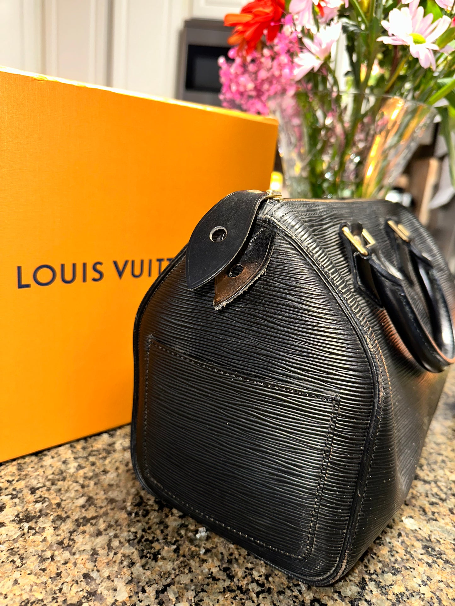 Authentic Preloved Louis Vuitton Vintage Epi Leather Speedy 25 Satchel